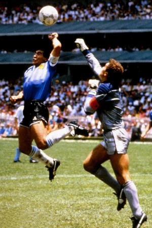 队报：马拉多纳上帝之手用球将被拍卖，预计成交价超1000万美元