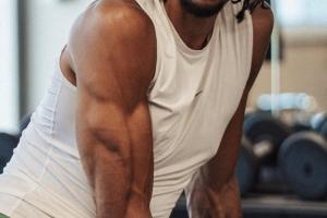不甘沉沦！24年状元里萨谢晒肌肉照 明显壮了一圈！